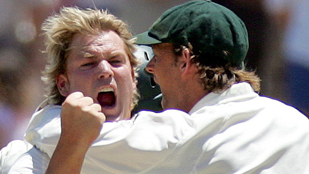 05/12/2006 Australia's Shane Warne (L) and Adam Gilchrist celebrate taking the wicket of Kevin Pietersen on the fifth day, 05/12/06, of the second Test of the Australia v England Ashes series at Adelaide Oval in Adelaide. Cricket.