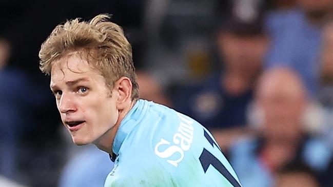 SYDNEY, AUSTRALIA - FEBRUARY 24: Max Jorgensen of the Waratahs passes during the round one Super Rugby Pacific match between NSW Waratahs and ACT Brumbies at Allianz Stadium, on February 24, 2023, in Sydney, Australia. (Photo by Mark Kolbe/Getty Images)