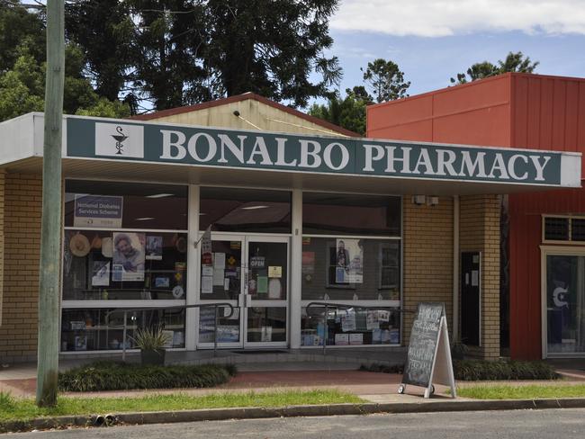 Strung out methadone user threatens to set pharmacist on fire