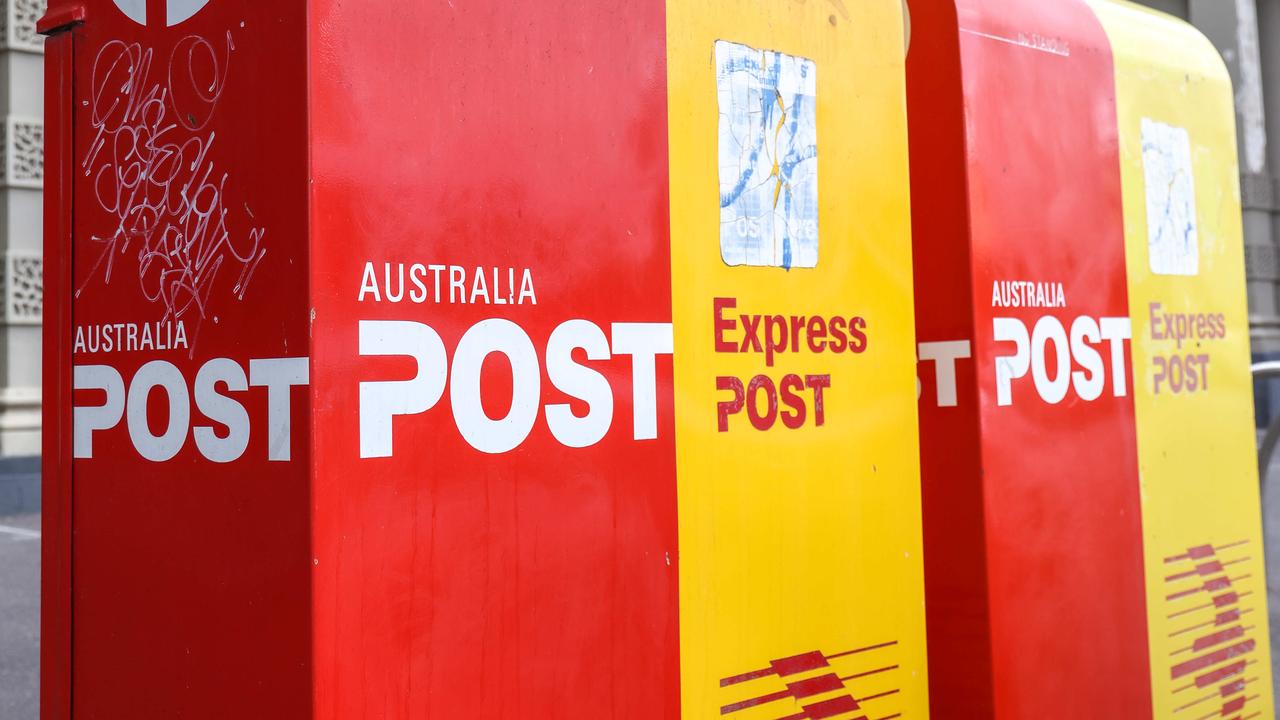 Australia Post in Narre Warren North is an exposure site. Picture: NCA NewsWire / Ian Currie