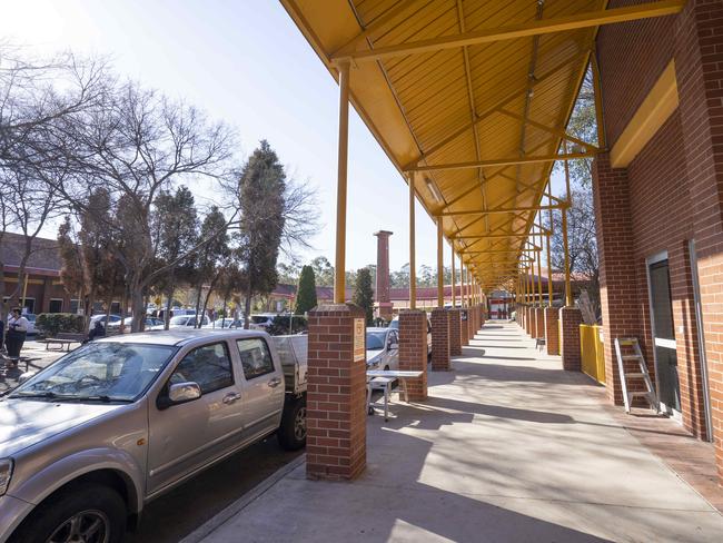 Fairfield Hospital grounds. Picture: Matthew Vasilescu