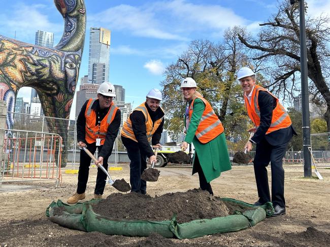 Senator Jess Walsh, federal Infrastructure Minister Catherine King, Lord Mayor Sally Capp and Deputy Lord Mayor Nick Reece turn the sod to mark the start of construction on the Greenline.