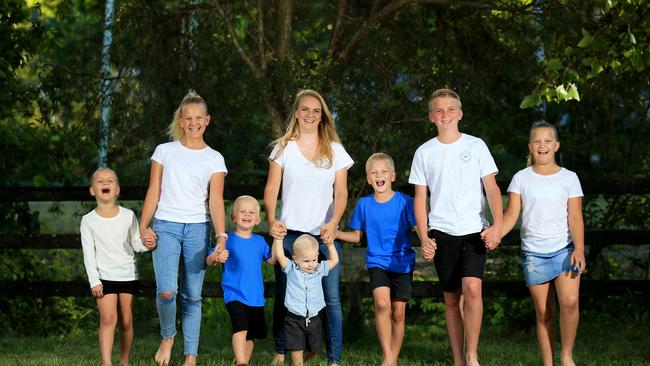 Emma Hannant with her seven kids. PICTURE: Scott Powick