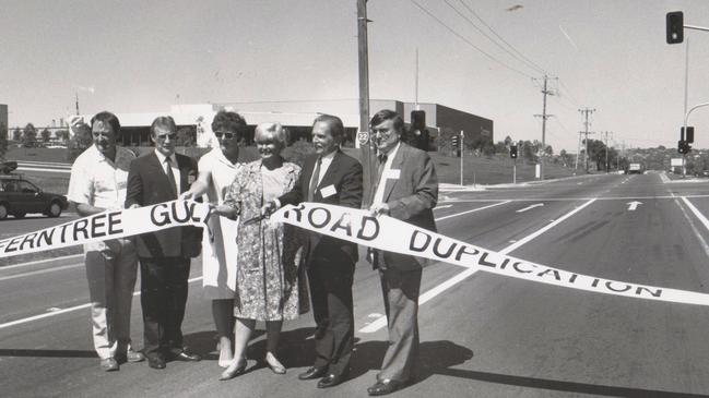 Ferntree Gully Rd duplication opening in 1990. Picture: Chris Rostron 21/2/90