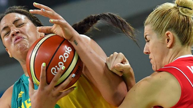 Serbian centre Sara Krnjic (right) defends against Australian centre Elizabeth Cambage during their quarterfinal.