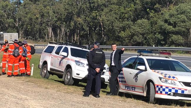 Police and SES volunteers found more packages, suspected to be firearms, buried in bushland at Sheldon today.