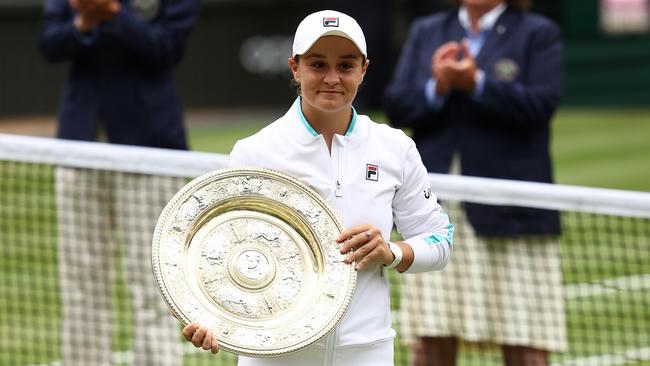 Ipswich sportswoman Ash Barty proudly holds the Wimbledon trophy after her stunning success in London. Picture: <span style="font-size: 11pt;">Julian Finney/Getty Images</span>