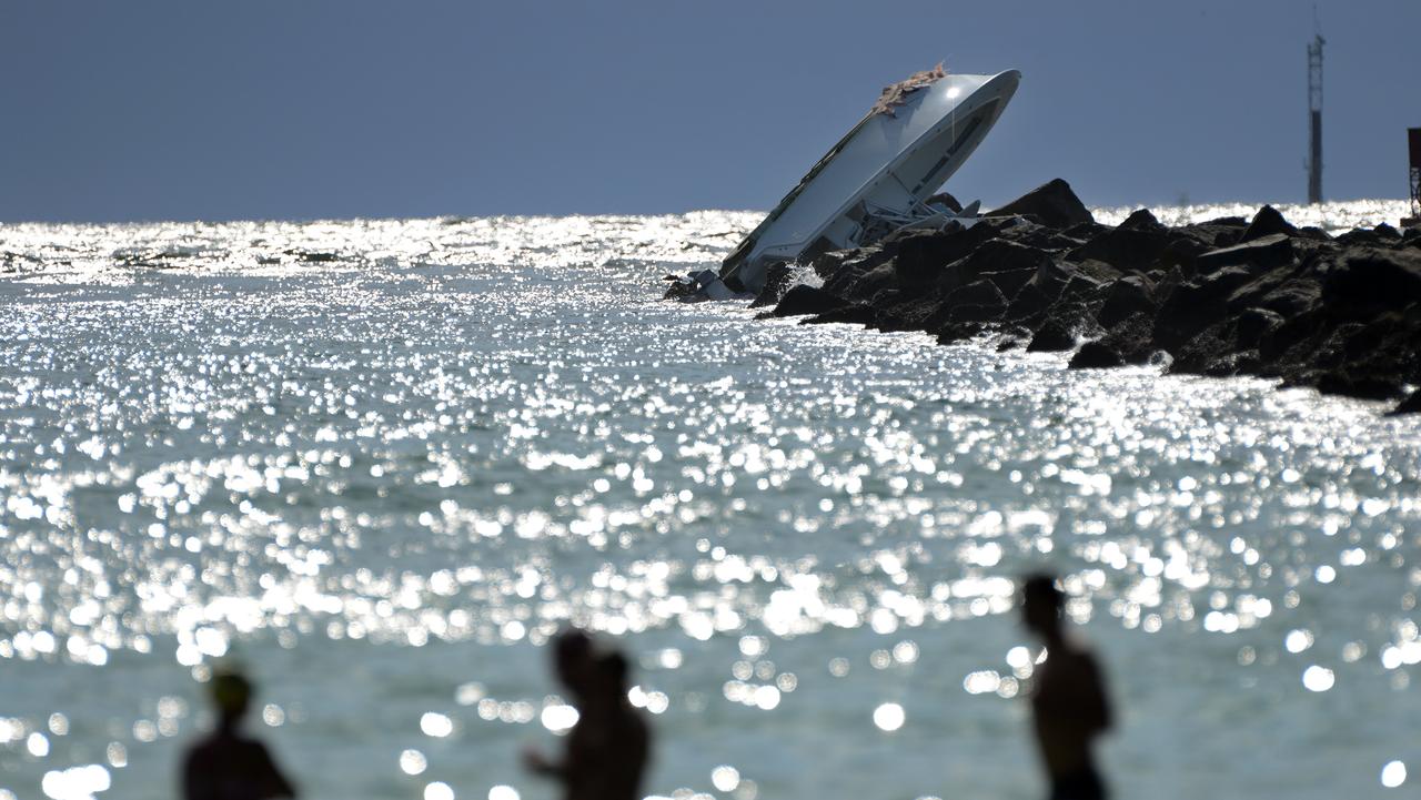 Official: Jose Fernandez died from crash impact, not drowning