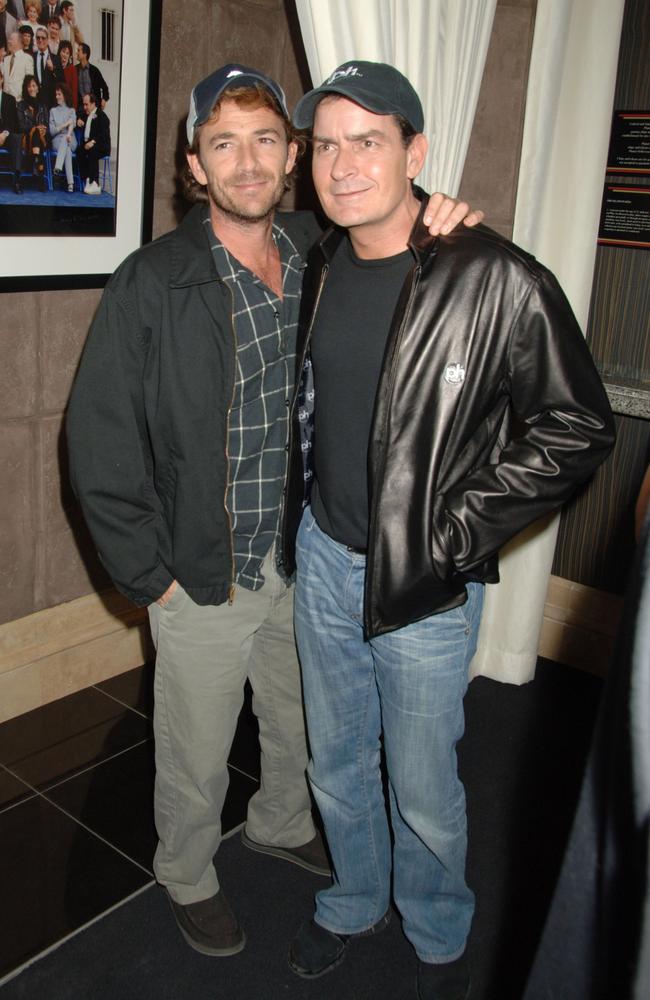 Luke Perry and Charlie Sheen in 2007. Picture: Dave M. Benett/Getty Images