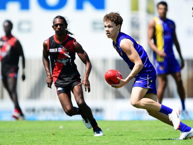 Reigning Nichols Medal winner Beau O’Connell impressed for Wanderers in his team’s win over Tiwi yesterday. Picture: Justin Kennedy