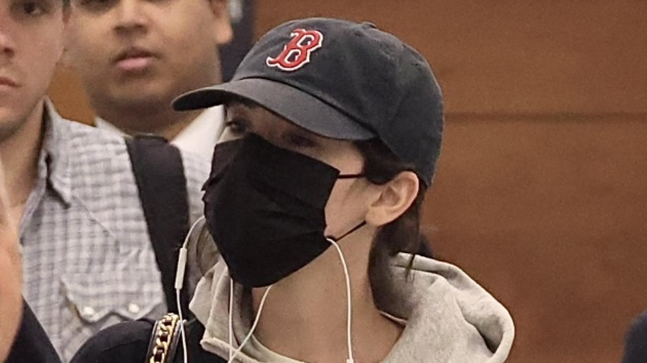 Big US pop star arrives in Sydney incognito