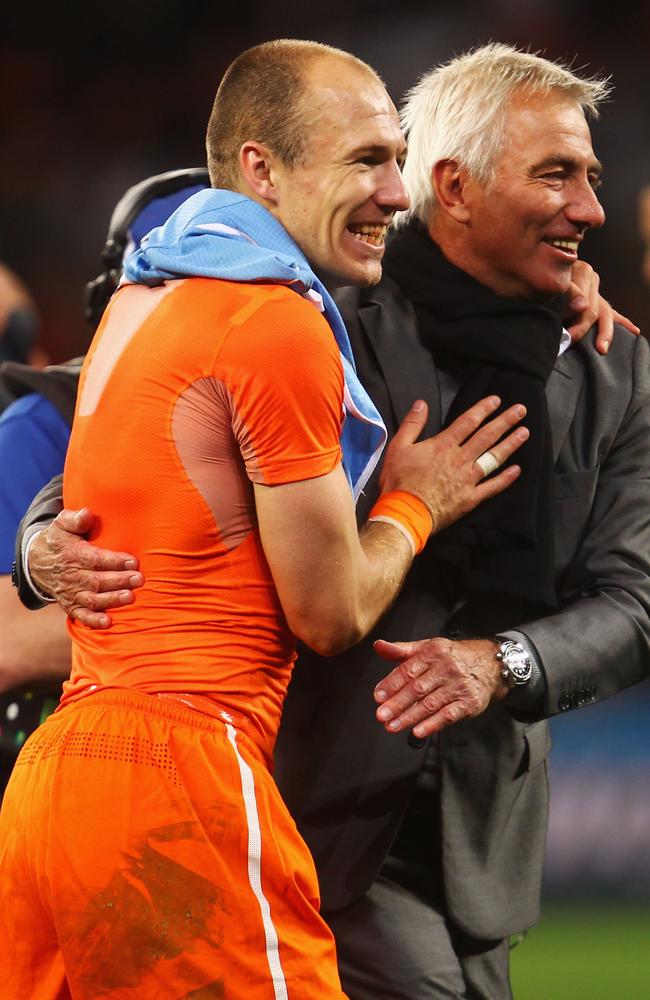 Bert van Marwijk with Arjen Robben.