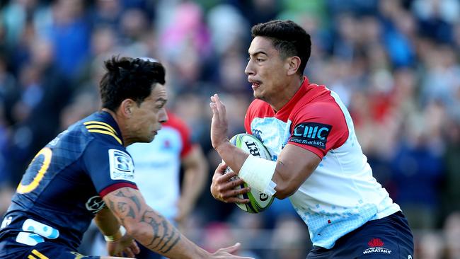 QUEENSTOWN, NEW ZEALAND — FEBRUARY 02: Lalakai Foketi of the Waratahs runs the ball during the Super Rugby pre-season match between the Highlanders and the Waratahs on February 2, 2018 in Queenstown, New Zealand. (Photo by Dianne Manson/Getty Images)