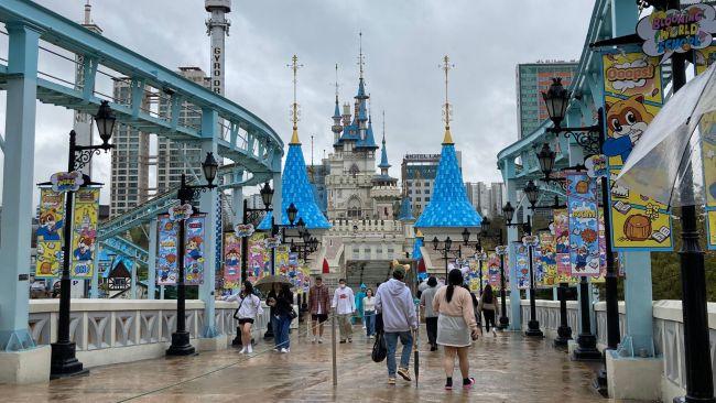 Lotte World in Seoul boasts the world’s biggest indoor amusement park. Picture: Evelyn Yamine.