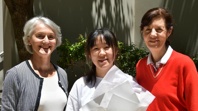 Lauriston Girls' School's 2021 Dux Belinda Huang (centre) with Principal Susan Just (left) and Head of Senior School Anne Wallington. Picture: Supplied.