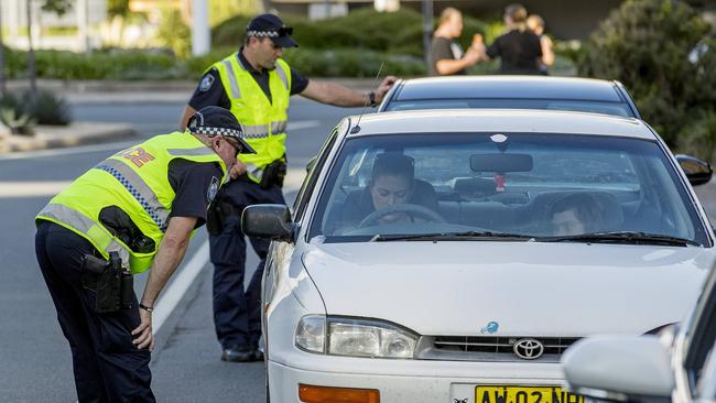 Queensland Police checking NSW registered vehicles on Griffith St at Coolangatta Picture: Jerad Williams