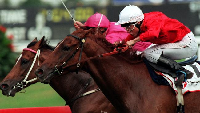 Tie the Knot with Shane Dye aboard.