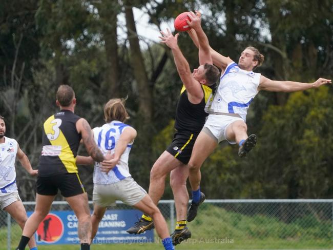 SFNL: The big men fly between South Mornington and Moorabbin Kangaroos. Picture: Valeriu Campan