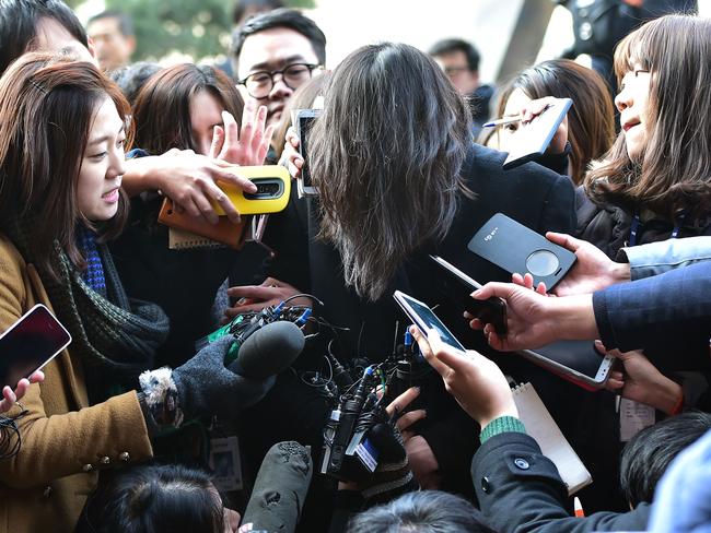 Korean Air heiress Cho Hyun-Ah surrounded by journalists at a court in Seoul on December 30. Picture: Jung Yeon-Je / AFP
