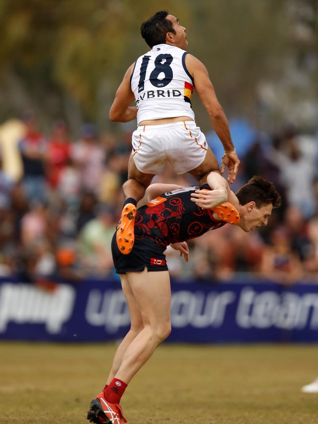 Eddie Betts reaches for the skies. Picture: Michael Willson/AFL Media/Getty Images