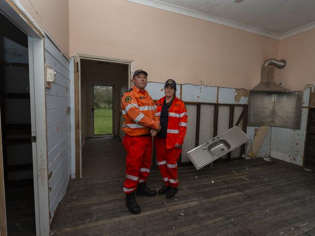 SES volunteers and husband and wife Nancy Grimm and Daniel Clark. Picture: Brendan Beirne