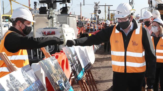 MELBOURNE, AUSTRALIA - NewsWire Photos, JULY 29, 2021.  The Victorian Premier, Daniel Andrews  and Minister for Transport Infrastructure, Jacinta Allan hold a press conference at the removal of Edithvale level crossing boom gates. Picture David Crosling/ POOL via NCA NewsWire