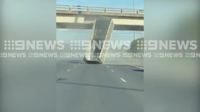 The moment a truck slams into an overpass Melb - 9 News