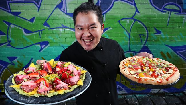 <s1>Chef Ken with some of Sash’s unique pizzas. </s1>Picture: REBECCA MICHAEL