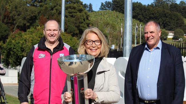 Denise Knight with C.ex Group CEO John Rafferty and Cricket NSW area manager Martin Garoni at the announcement the Sydney Sixers were returning to C.ex International Stadium.
