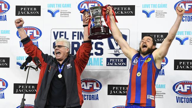 Gary Ayres and Toby Pinwill lift the 2017 VFL premiership cup.