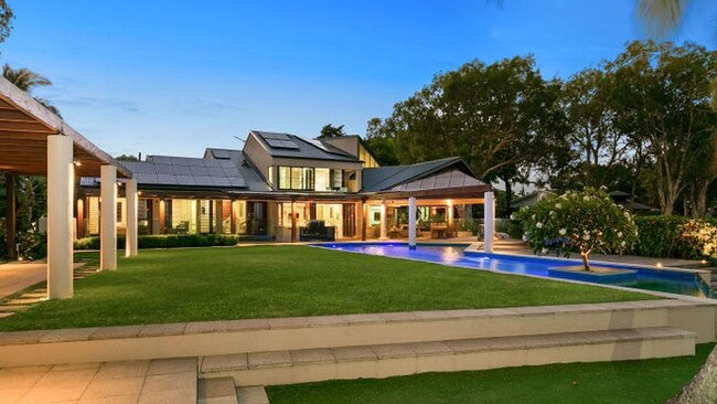 Hibiscus Lane, Holloways Beach