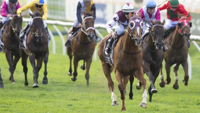 Stratum Star takes out the Kingston Town Classic. Picture: Simon Merritt/Western Racing Pix