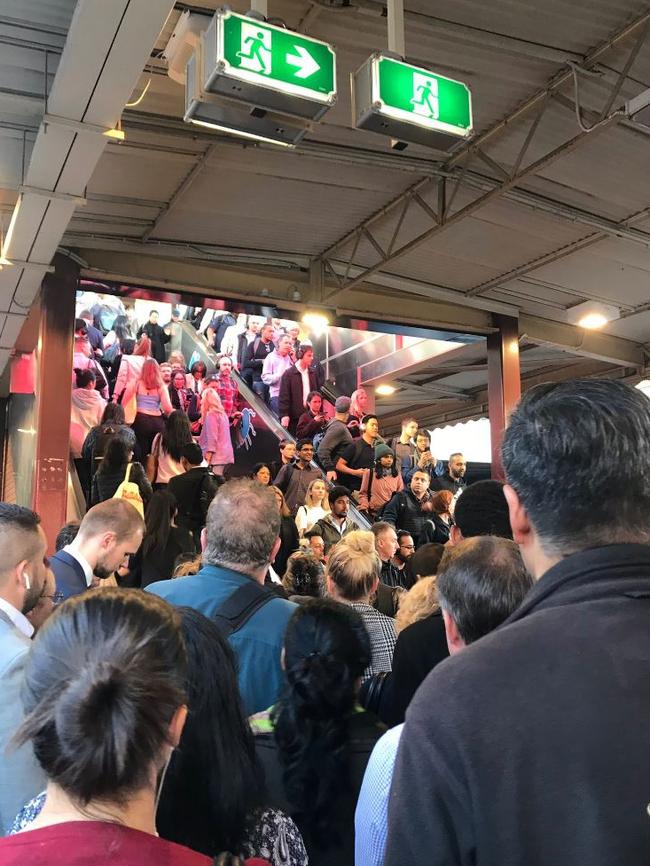 Commuters trying to leave Flinders St. Picture: Gigi Sam/Twitter