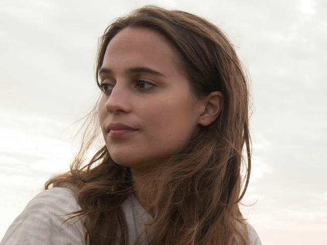 scene from Tulip Fever (2017)
