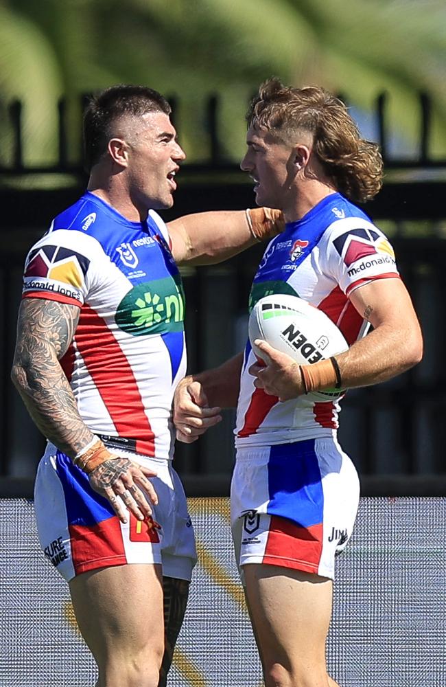 Fletcher Sharpe (R) and Bradman Best celebrate a try.