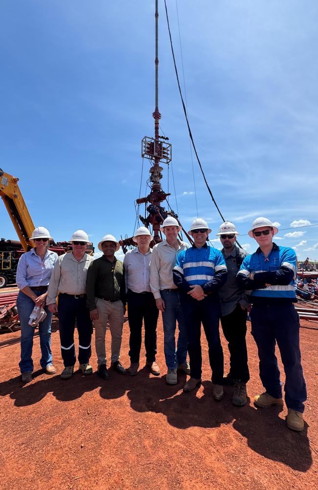 (L to R) Stuart Knowles, interim Territory Coordinator, Khoda Patel, Asst Minister Mining and Energy, Steve Edgington, Minister for Essential Services, Gerard Maley, Deputy Chief Minister and Minister for Mining and Energy, Joe Riddle, Chief Executive Officer at the Shenadoah south pilot project.