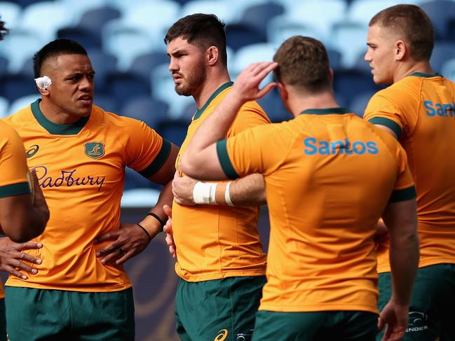 SYDNEY, AUSTRALIA - JULY 05: Australian Wallabies captain Liam Wright talks to Allan Alaalatoa of the Wallabies and team mates during the Wallabies Captain's Run at Allianz Stadium on July 05, 2024 in Sydney, Australia. (Photo by Cameron Spencer/Getty Images)