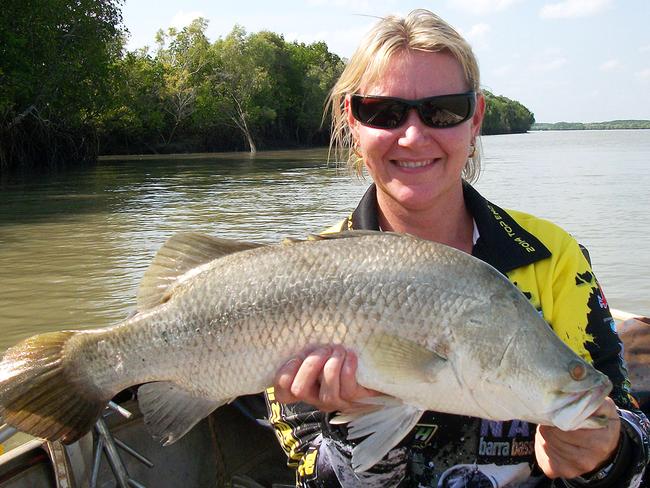 <s1>Sindy Shrog with her Adelaide River barra from the weekend competition.</s1>