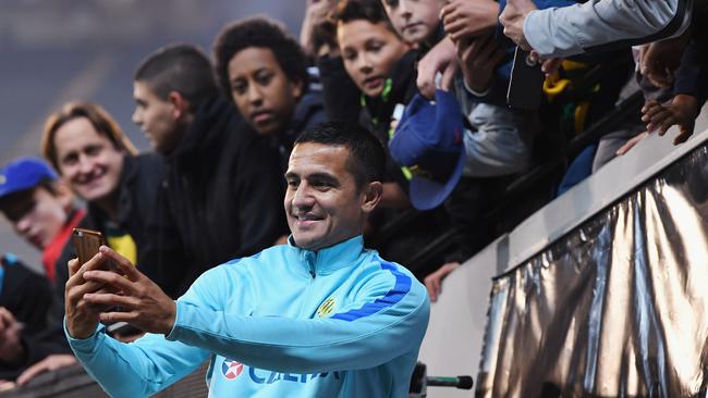 Cahill takes a selfie with fans at the MCG.