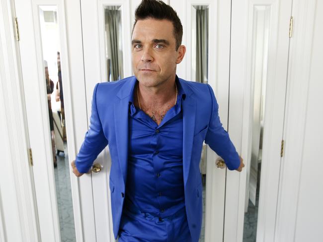 In blue  ... Robbie Williams wears Versace as he hits Sydney before the start of his national tour. Picture: Justin Lloyd