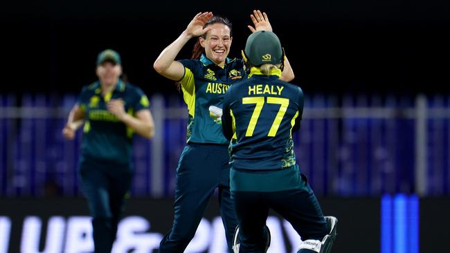 Megan Schutt celebrates with captain Alyssa Healy. Picture: Francois Nel/Getty Images