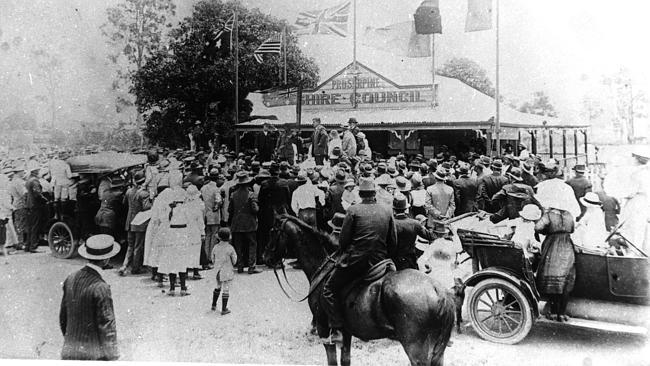 Billy Sing being given a hero&#39;s welcome to Proserpine. Supplied by Pan Macmillan. Credite