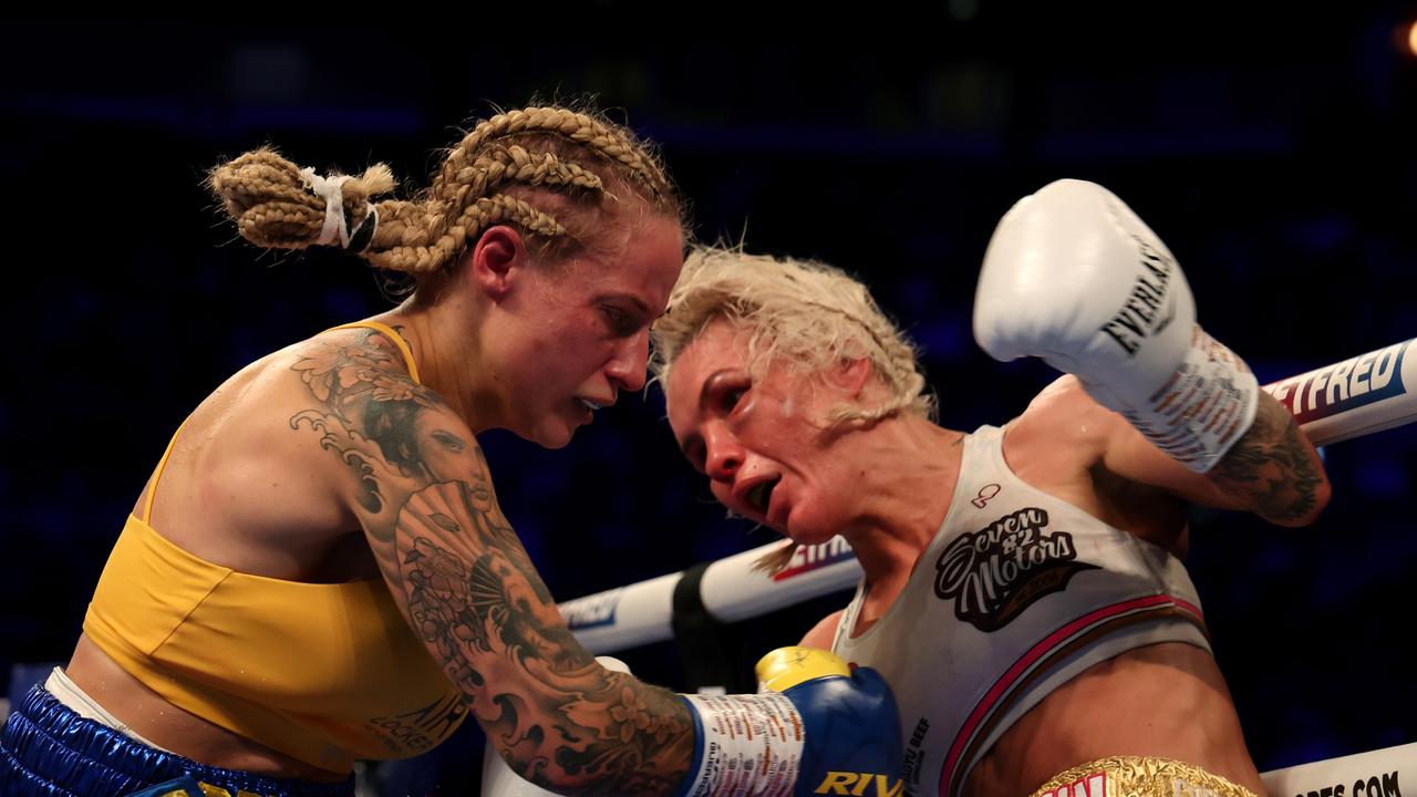 Ebanie Bridges Bashes Taunts Boxing Rival Shannon Oconnell After Retaining Womens World