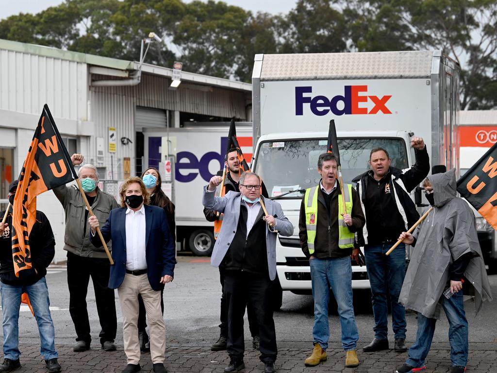 FedEx strike Parcel delays as workers walk off job across Australia
