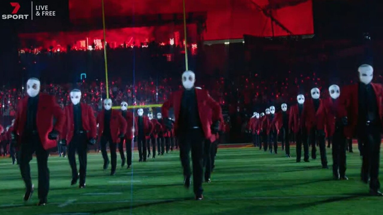 The Weeknd's Super Bowl outfit took 250 hours to complete – 97.9 WRMF