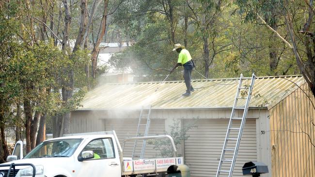 Residents of Bowen Mountain prepare their properties. Picture: Jeremy Piper