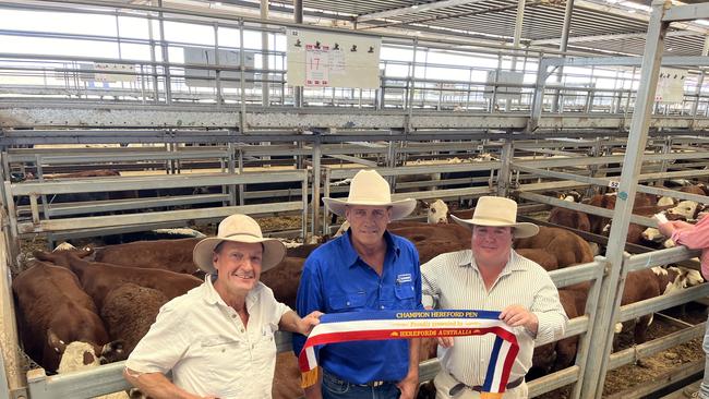 Andrew Sleigh from Sleigh Pastoral at Jerilderie with Howard Yelland from Glentrevor at Berrigan, and Marc Greening, Injemira Herefords, Holbrook, NSW, with the best presented pen won by Sleigh Pastoral at the Wodonga weaner sale.