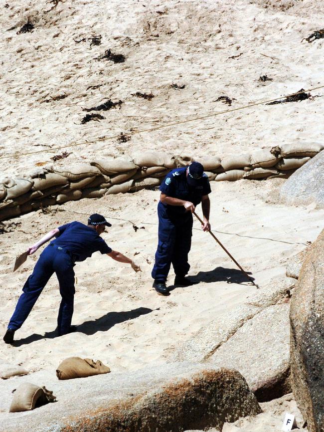 SA police searching for clues at Freeman Nob in relation to the murder Carly Ryan.