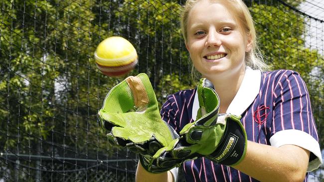 Alyssa Healy December 5, 2006 Rising cricket star Alyssa Healy the niece of former Australian wicket keeper Ian Healy. (Photo by Lorraine Hanna)