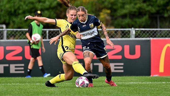 Central Coast’s Brooke Nunn under pressure from a Lara Wall tackle. Picture: Getty Images